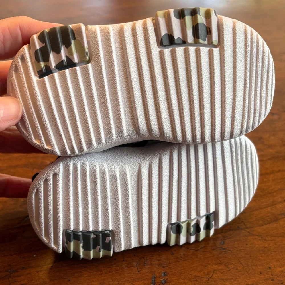 New no Tags Adidas Kids Black and White Sneakers with Orange Accents, Size 3 - Picture 7 of 12